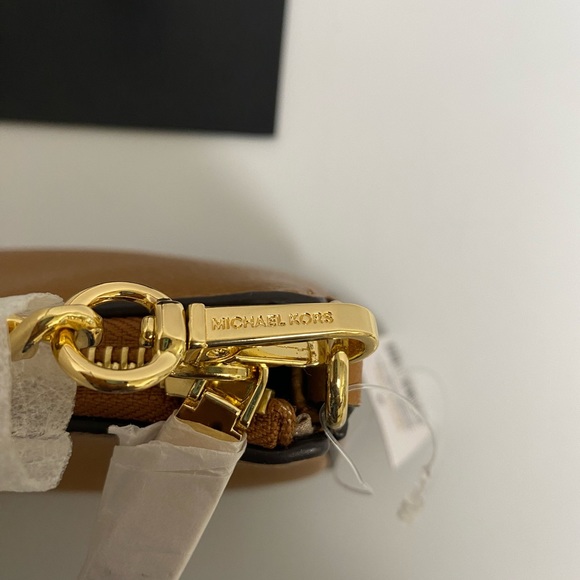 MICHAEL KORS CLUTCH - Picture 5 of 15